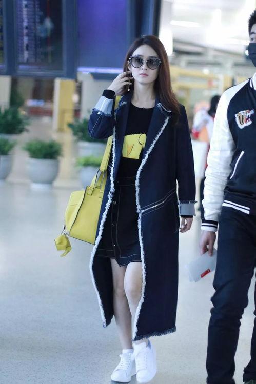 赵丽颖短外套生活照,短外套演绎时尚生活瞬间